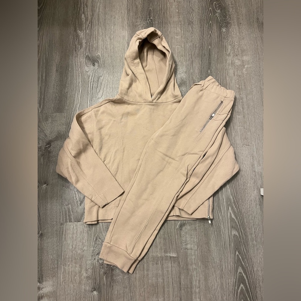 Girl's Reiss Tan Matching Set with Hoodie and Joggers- Size 7/9- Pre-owned